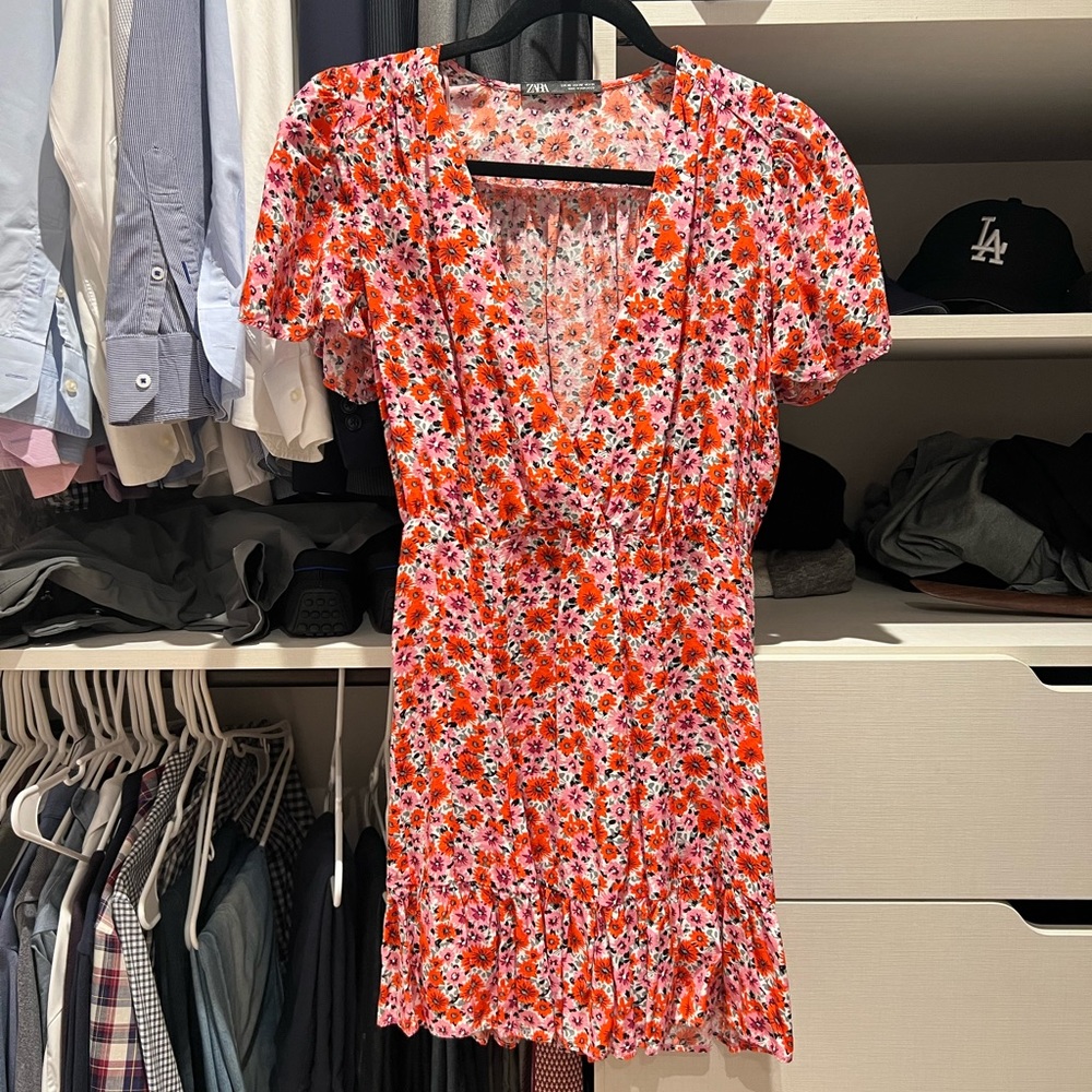 Zara XS orange and pink floral dress with flutter sleeves